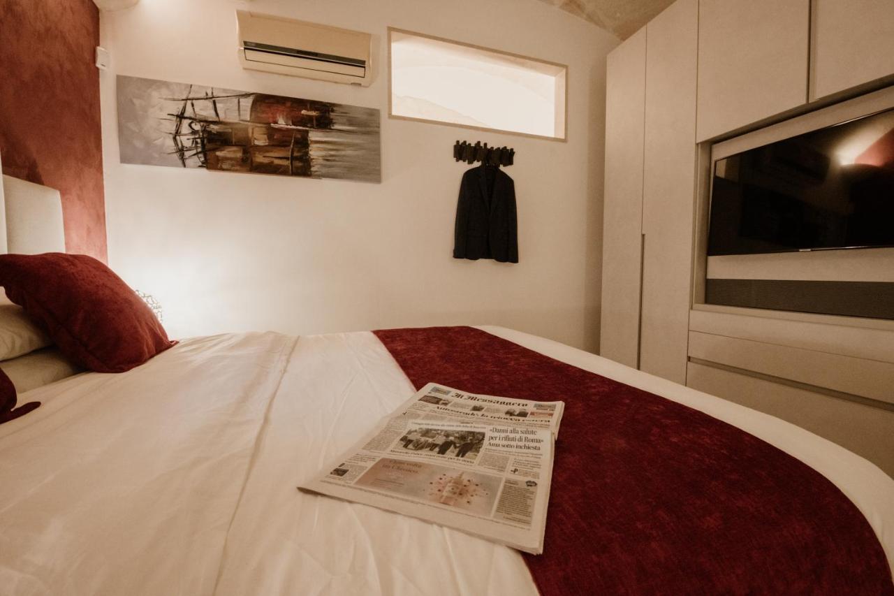 برينديسي Pacuvius Home Suite B&B المظهر الخارجي الصورة