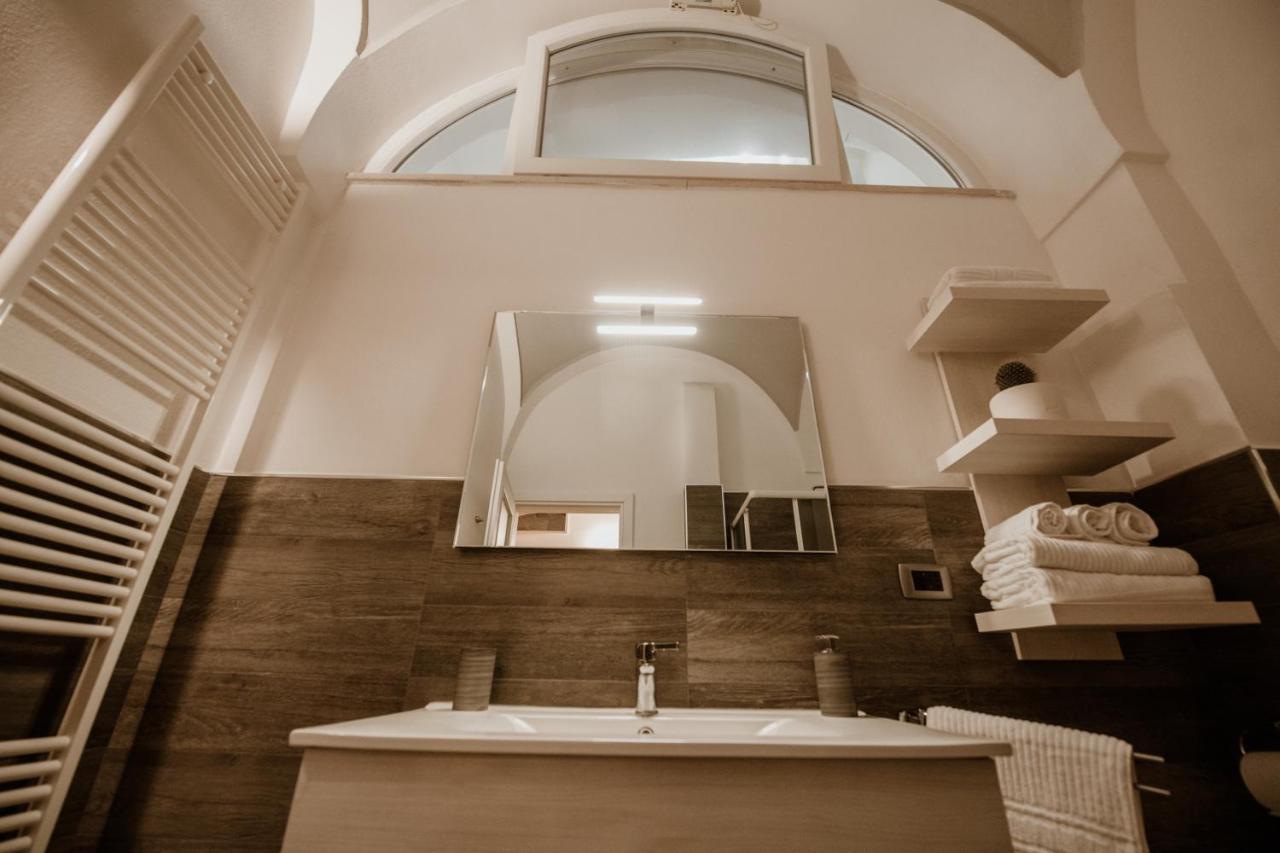 برينديسي Pacuvius Home Suite B&B المظهر الخارجي الصورة